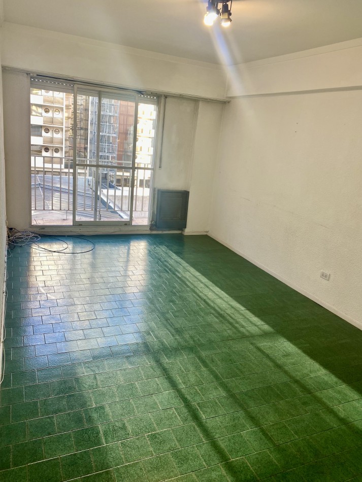 DEPARTAMENTO DOS AMB CON BALCON SALIENTE