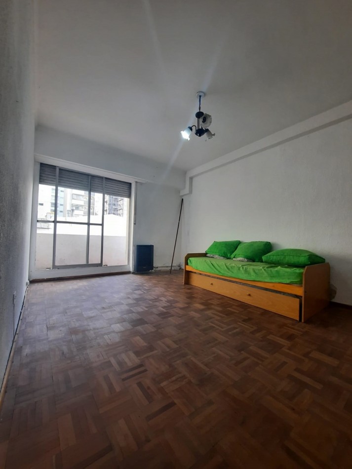 DEPARTAMENTO DOS AMB CON BALCON Y PATIO
