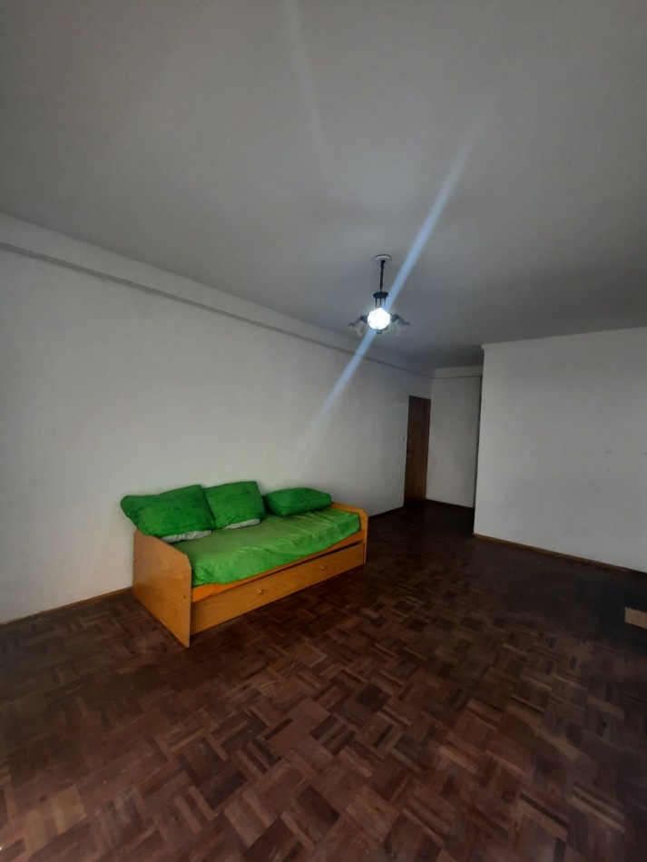 DEPARTAMENTO DOS AMB CON BALCON Y PATIO