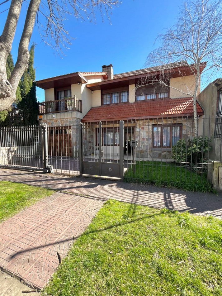 CHALET 5 AMB. CON PARQUE