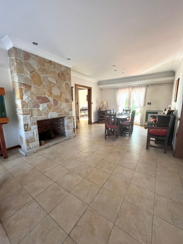 CHALET 5 AMB. CON PARQUE
