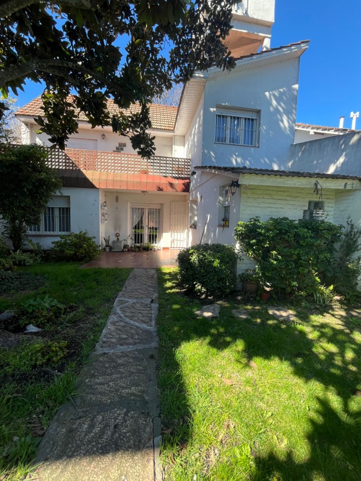 CHALET 5 AMB. CON PARQUE