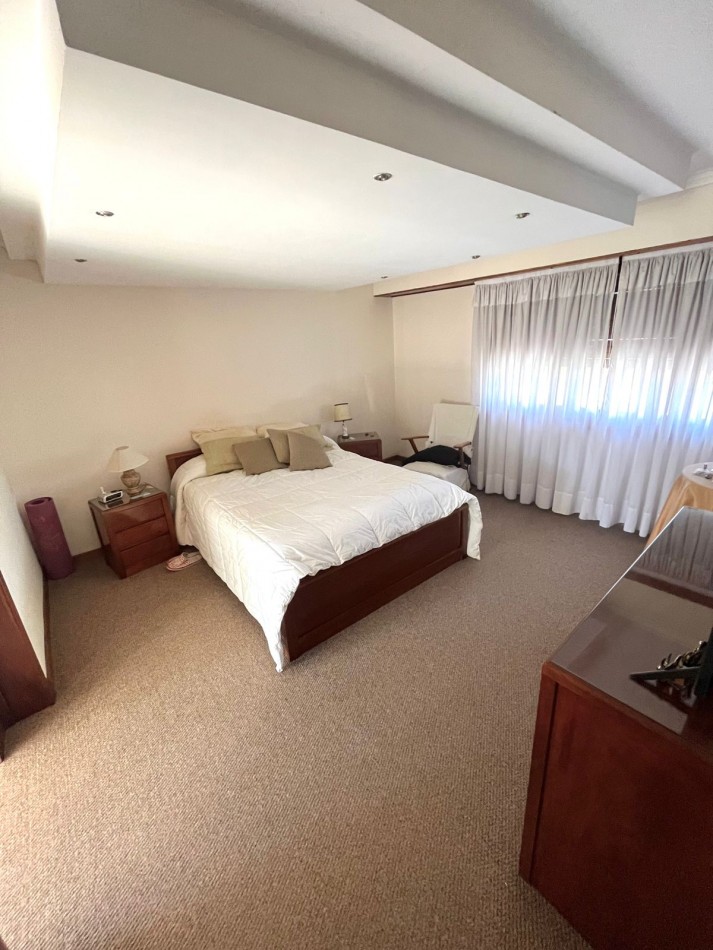 CHALET 5 AMB. CON PARQUE