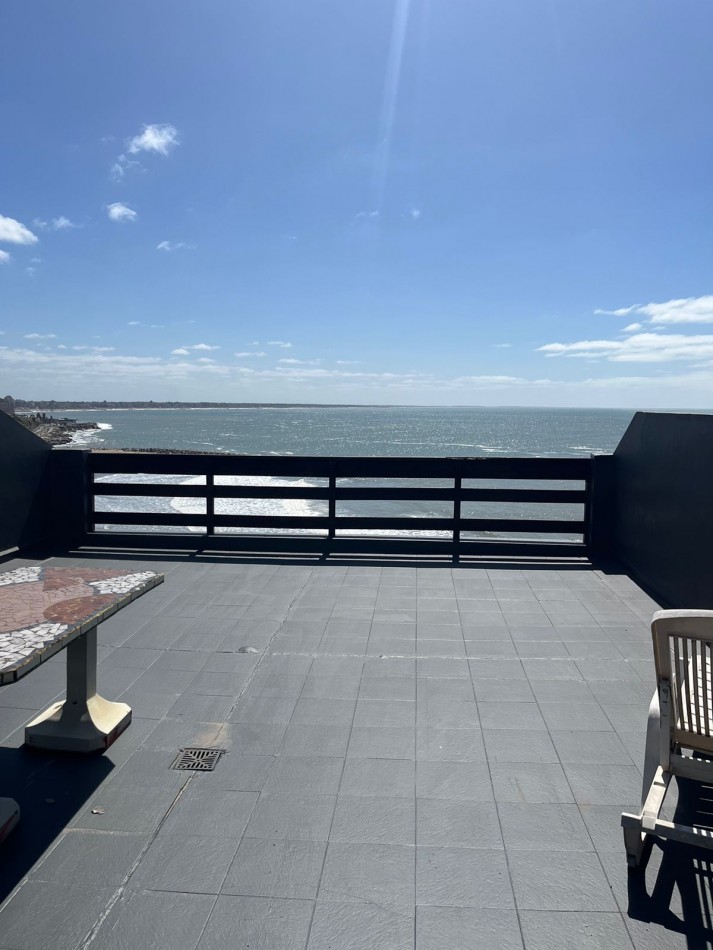 departamento 3 amb con dependencia y cochera .terraza con parrilla vista plena al mar