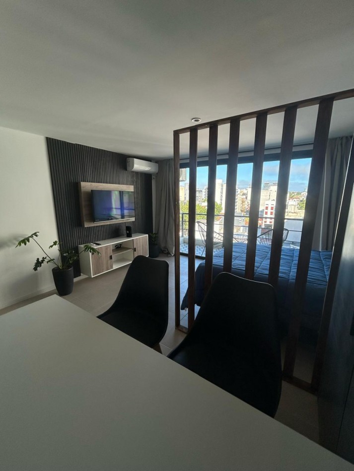 DEPARTAMENTO UN AMB A LA CALLE CON BALCON ATERRAZADO A ESTRENAR