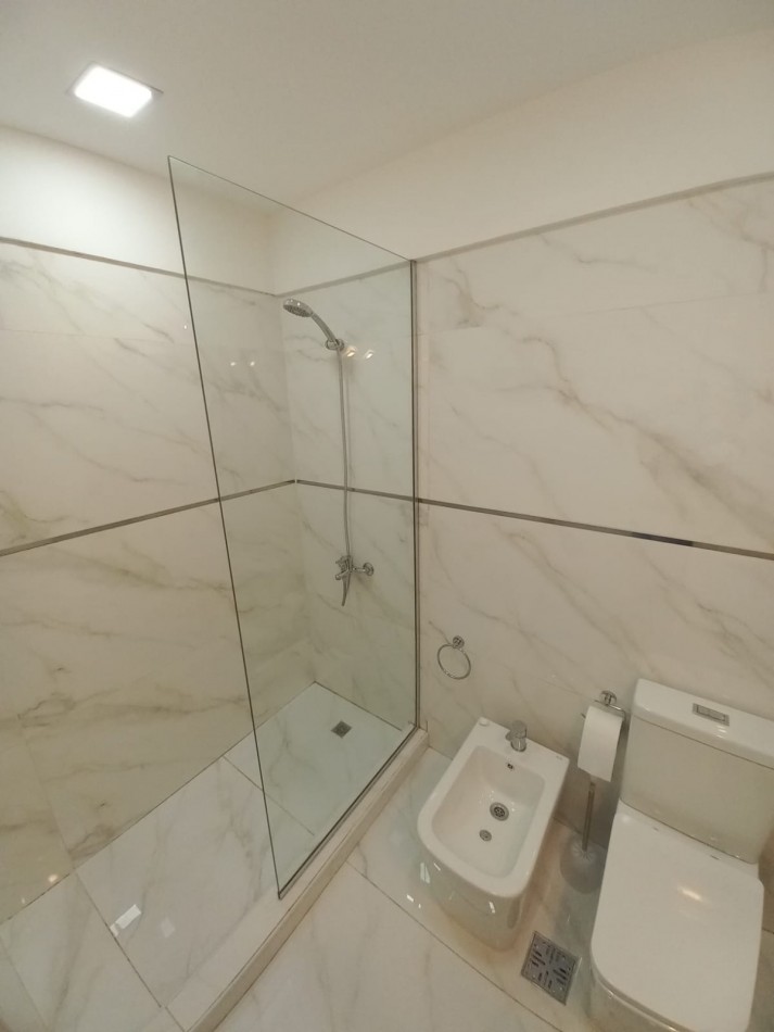 DEPARTAMENTO 3AMB A LA CALLE CON BALCON SALIENTE