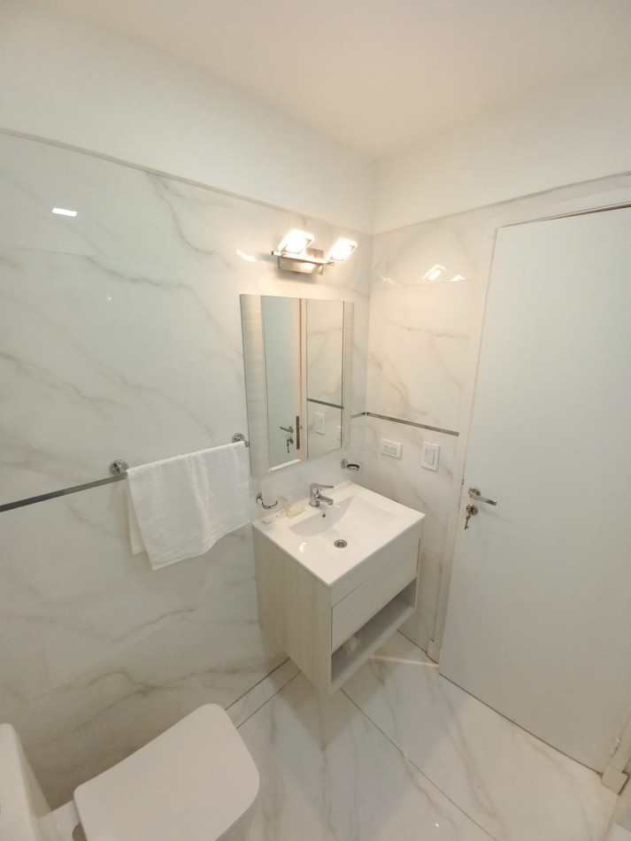 DEPARTAMENTO 3AMB A LA CALLE CON BALCON SALIENTE