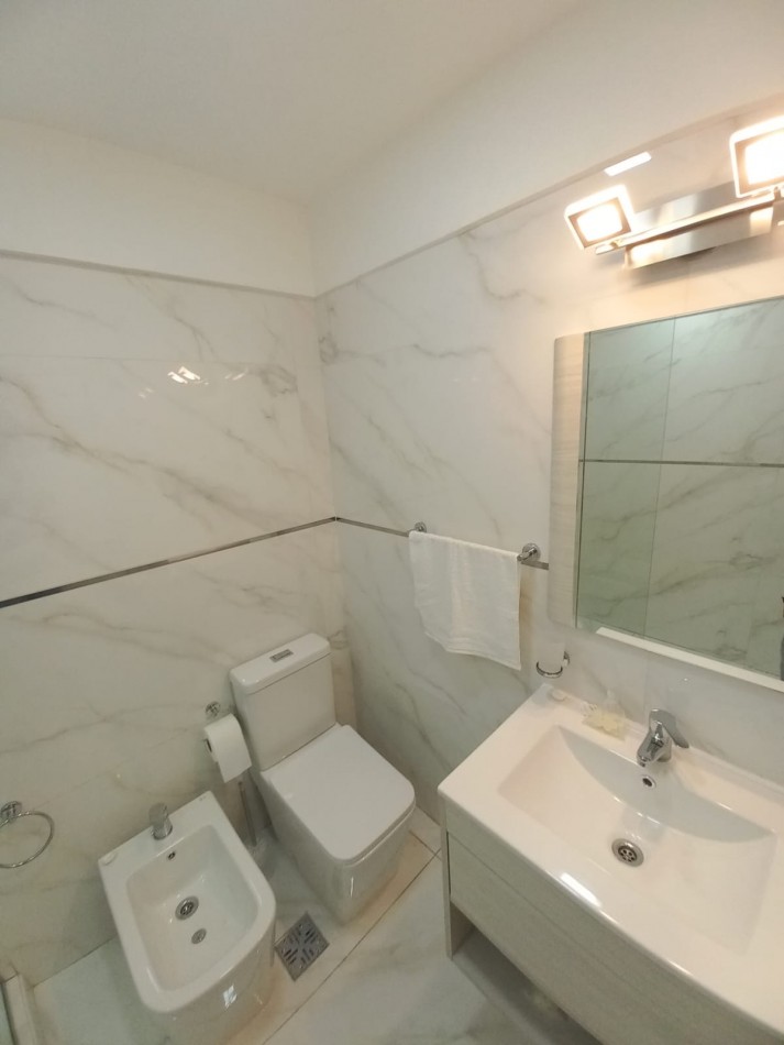 DEPARTAMENTO 3AMB A LA CALLE CON BALCON SALIENTE