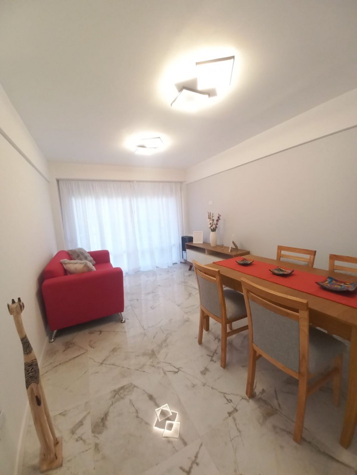 DEPARTAMENTO 3AMB A LA CALLE CON BALCON SALIENTE