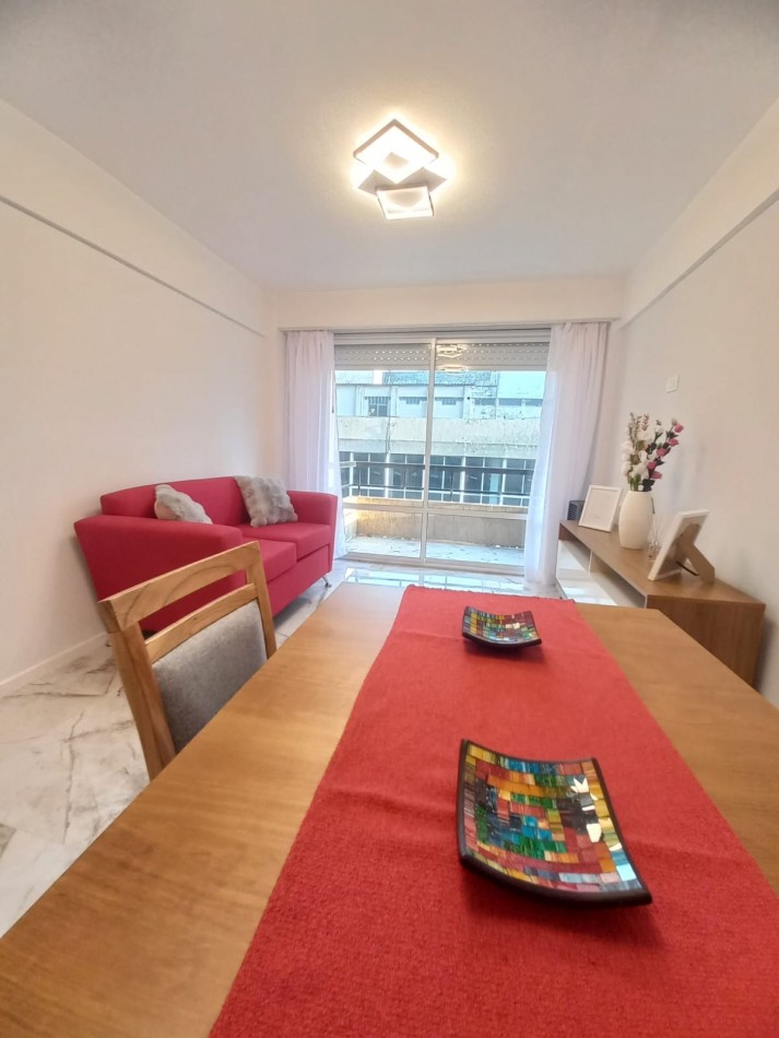 DEPARTAMENTO 3AMB A LA CALLE CON BALCON SALIENTE