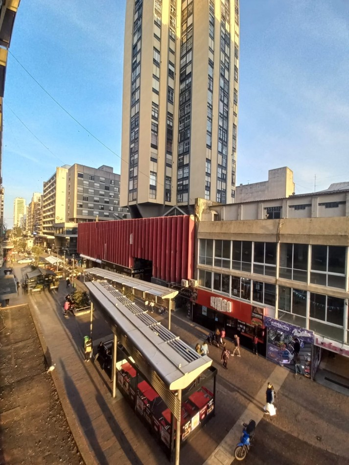 DEPARTAMENTO 3AMB A LA CALLE CON BALCON SALIENTE