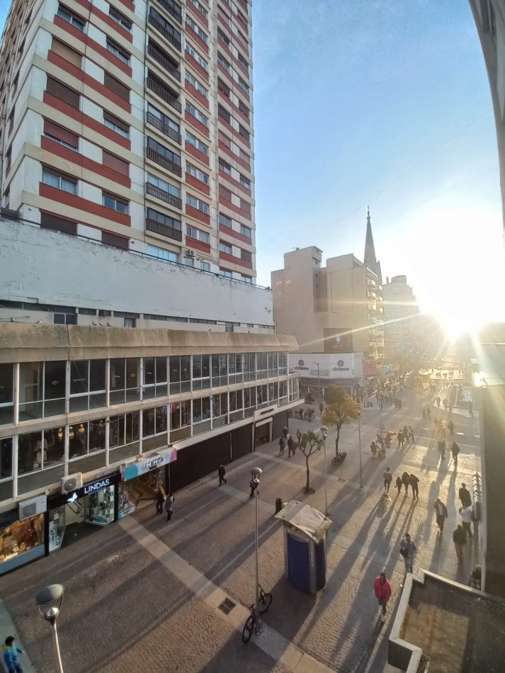 DEPARTAMENTO 3AMB A LA CALLE CON BALCON SALIENTE