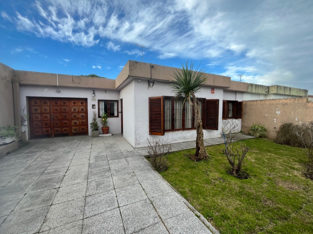 Casa 4 ambientes con Garage y quincho