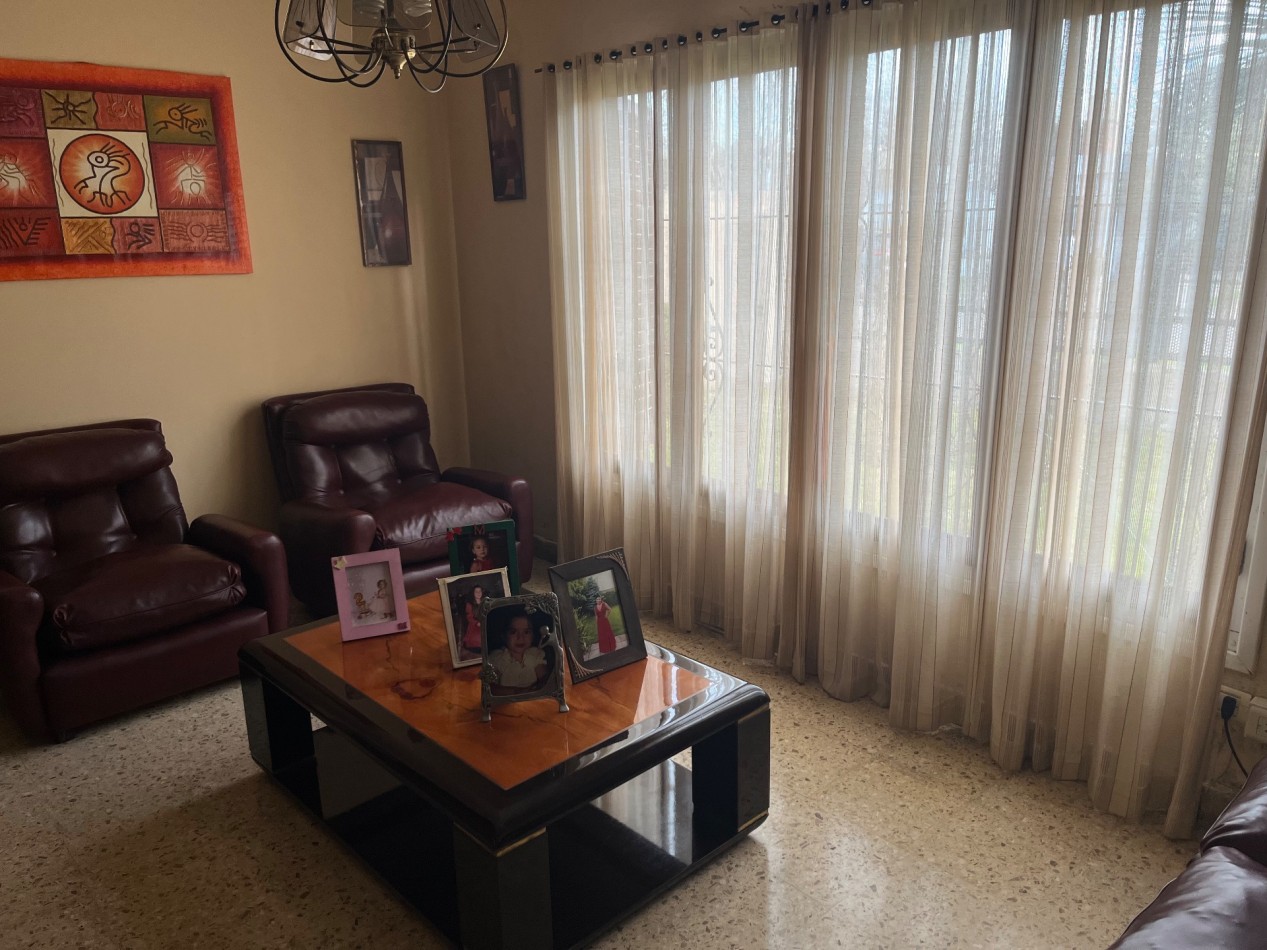 Casa 4 ambientes con Garage y quincho