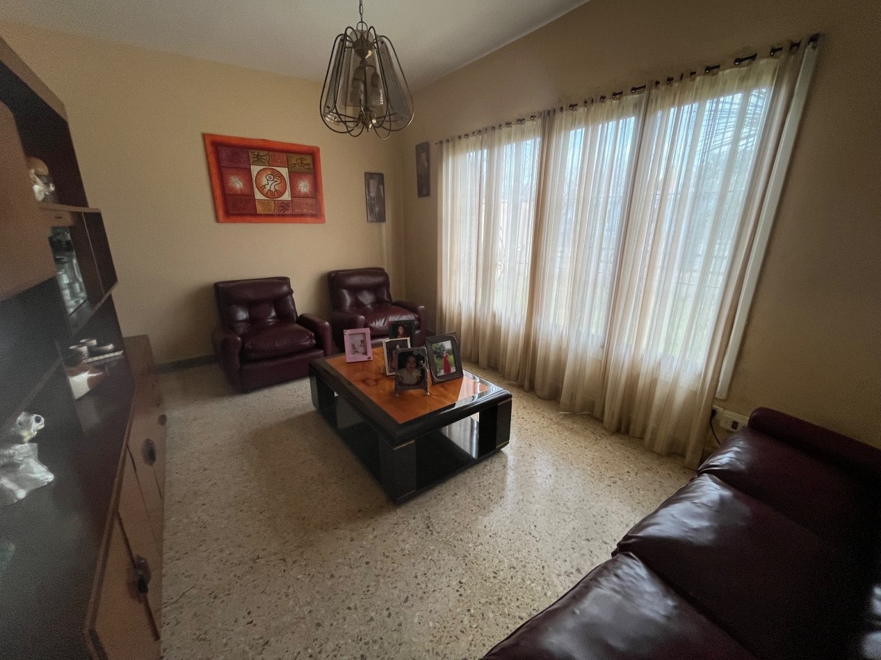 Casa 4 ambientes con Garage y quincho