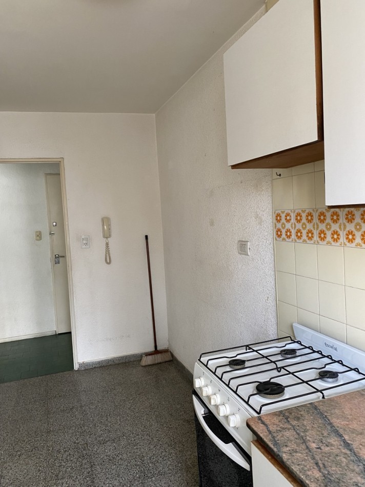 DEPARTAMENTO DOS AMB CON BALCON SALIENTE