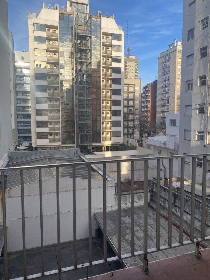 DEPARTAMENTO DOS AMB CON BALCON SALIENTE